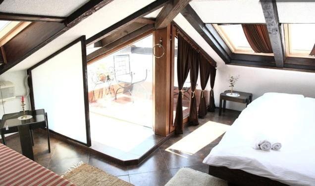 Villa Jovan Ohrid Bilik gambar